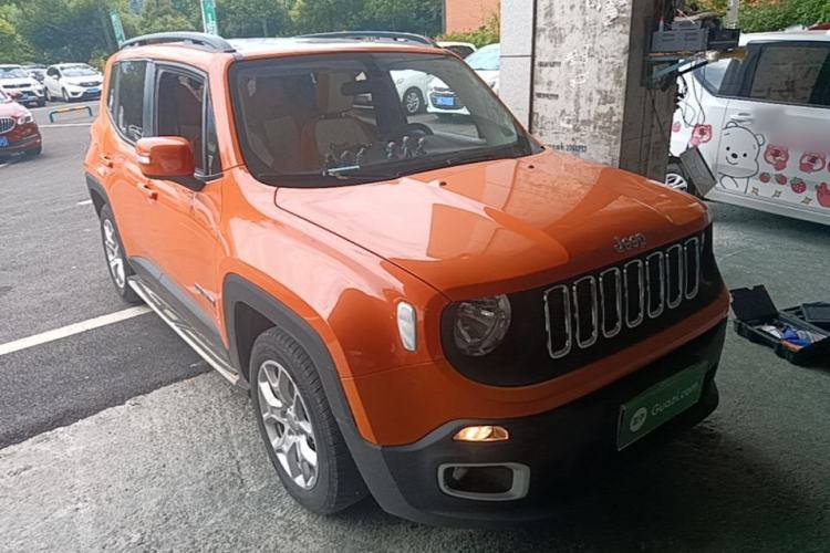 Used Jeep Renegade 2017 180T Automatic High-Energy Version Front Right 45 Deg