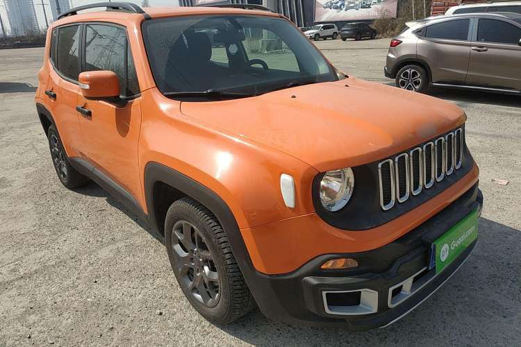 Used Jeep Renegade 2017 180T Automatic Kinetic Edition+ Front Right 45 Deg