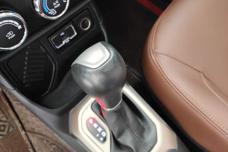 Used Jeep Renegade 2017 180T Automatic Kinetic Edition+ Gear Lever