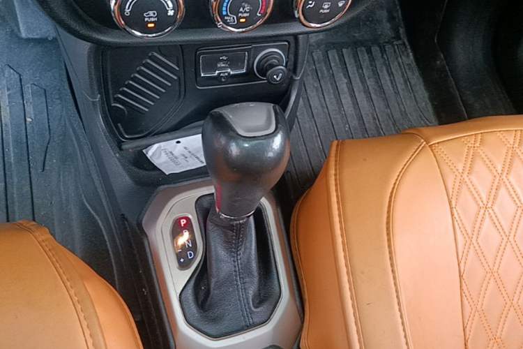 Used Jeep Renegade 2017 180T Automatic High-Energy Version Gear Lever