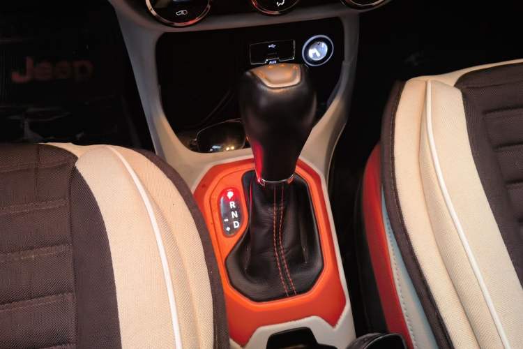 Used Jeep Renegade 2017 180T Automatic Smart Version Gear Lever