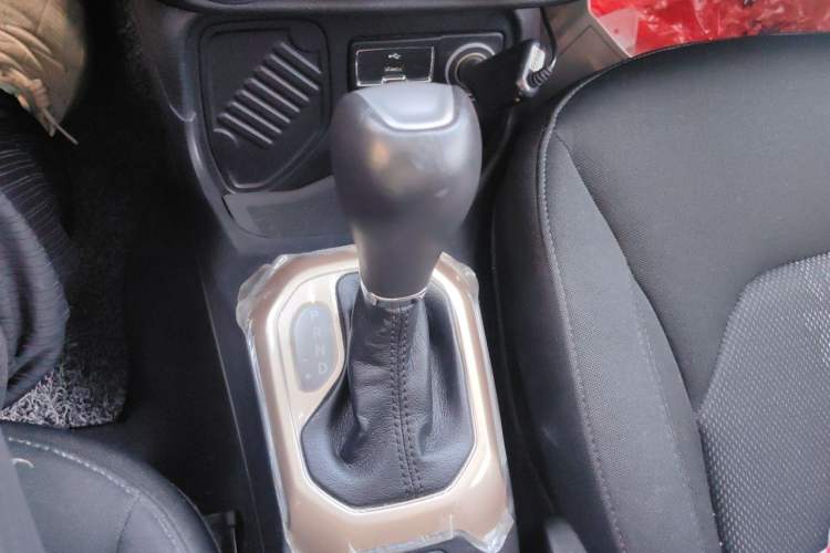 Used Jeep Renegade 2017 180T Automatic Jingneng Edition Gear Lever