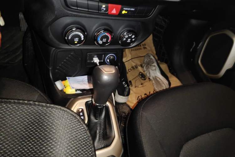Used Jeep Renegade 2017 180T Automatic High-Energy Version Gear Lever