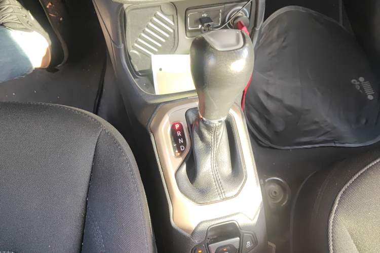 Used Jeep Renegade 2017 180T Automatic Kinetic Edition+ Gear Lever