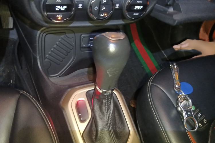 Used Jeep Renegade 2017 180T Automatic Jingneng Edition Gear Lever