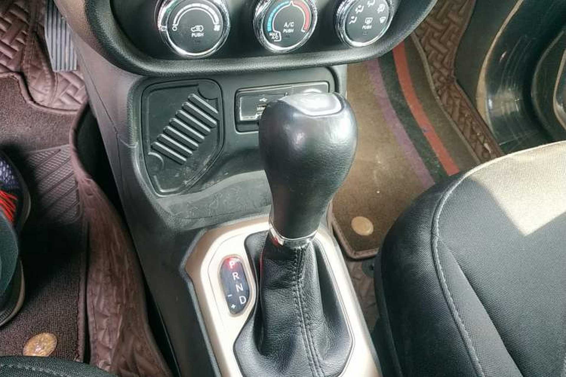 Used Jeep Renegade 2017 180T Automatic Kinetic Edition+ Gear Lever
