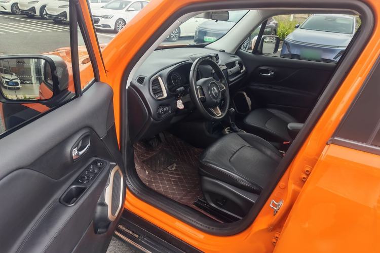 Used Jeep Renegade 2017 180T Automatic Smart Version Interior 1
