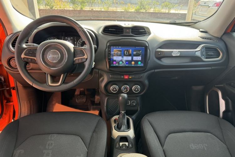 Used Jeep Renegade 2017 180T Automatic High-Energy Version Interior 1