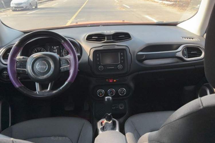 Used Jeep Renegade 2017 180T Automatic High-Energy Version Interior 1