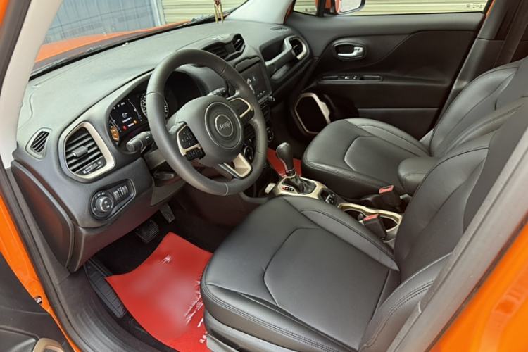 Used Jeep Renegade 2017 180T Automatic Jingneng Edition Interior 2