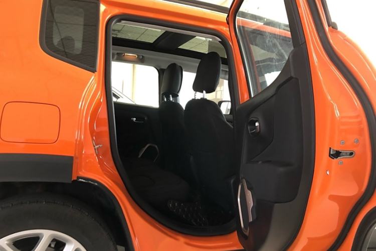 Used Jeep Renegade 2017 180T Automatic High-Energy Version Interior 2