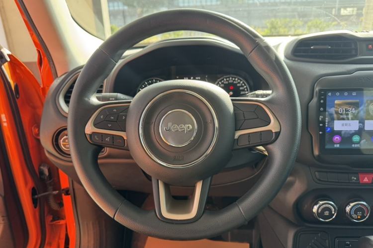 Used Jeep Renegade 2017 180T Automatic High-Energy Version Interior 2