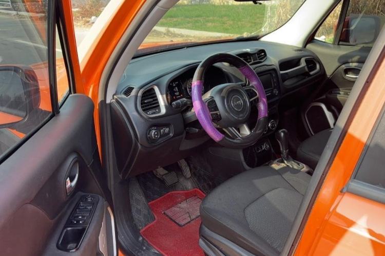 Used Jeep Renegade 2017 180T Automatic High-Energy Version Interior 2
