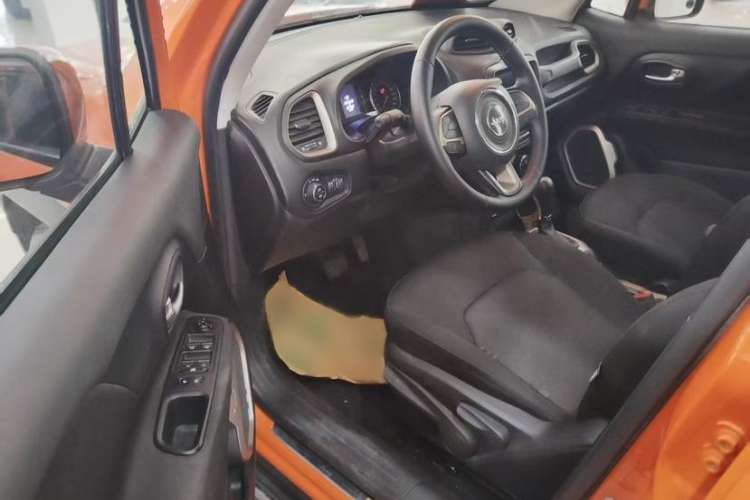 Used Jeep Renegade 2017 180T Automatic Jingneng Edition Interior 3
