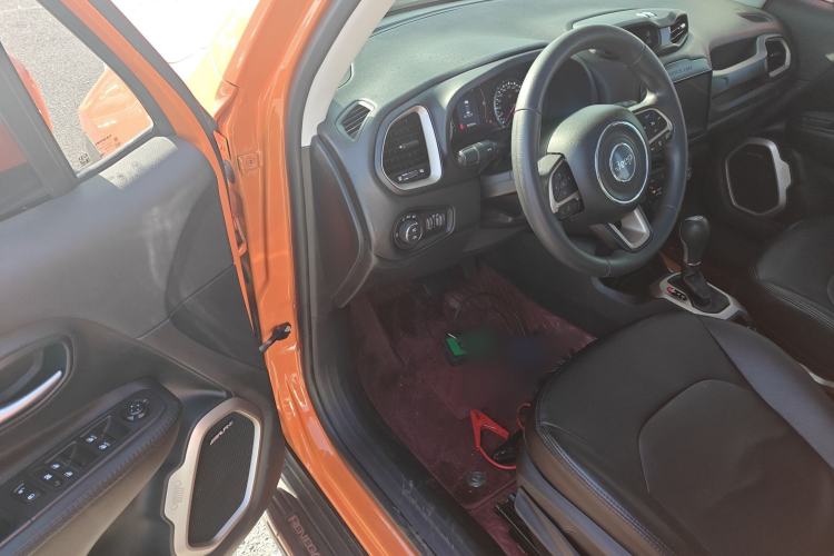 Used Jeep Renegade 2017 180T Automatic High-Energy Version Interior 3