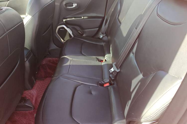Used Jeep Renegade 2017 180T Automatic High-Energy Version Interior 4