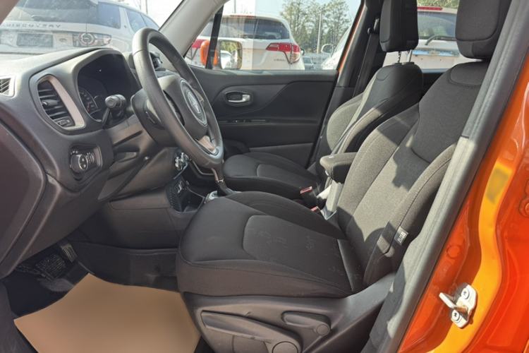 Used Jeep Renegade 2017 180T Automatic High-Energy Version Interior 5