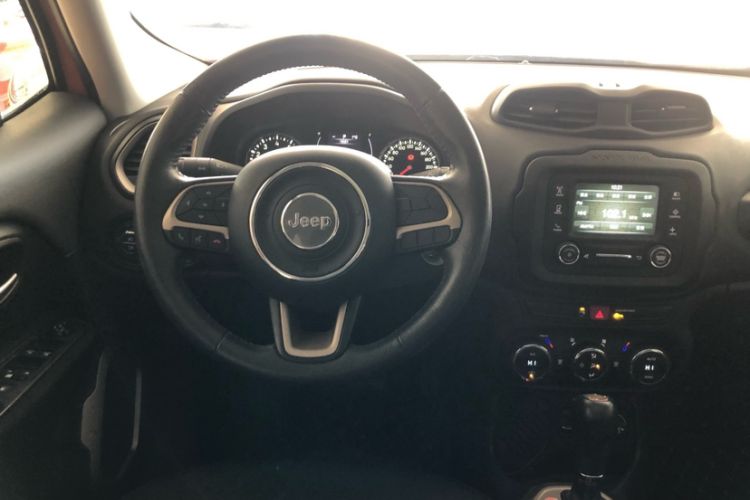 Used Jeep Renegade 2017 180T Automatic High-Energy Version Interior 6