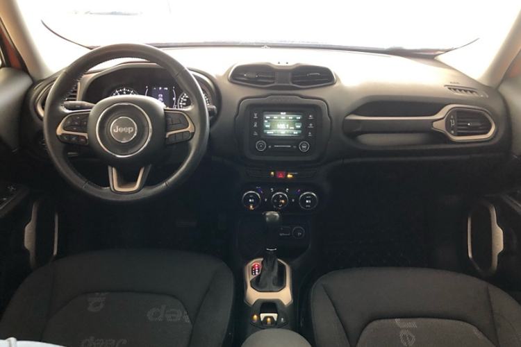 Used Jeep Renegade 2017 180T Automatic High-Energy Version Interior 9