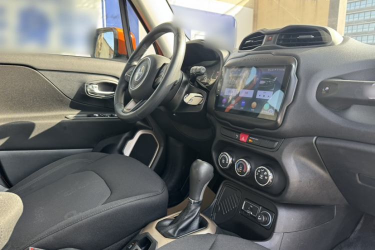 Used Jeep Renegade 2017 180T Automatic High-Energy Version Interior 9