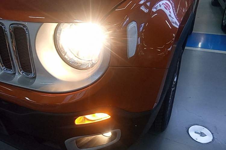 Used Jeep Renegade 2017 180TS Automatic All-Wheel Drive Versatile Edition Left Front Headlight