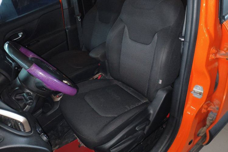 Used Jeep Renegade 2017 180T Automatic High-Energy Version Left Front Seat