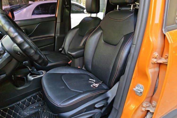 Used Jeep Renegade 2017 180T Automatic High-Energy Version Left Front Seat