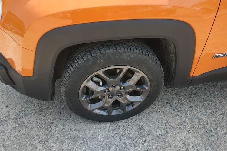 Used Jeep Renegade 2017 180T Automatic Kinetic Edition+ Left Front Wheel Hub