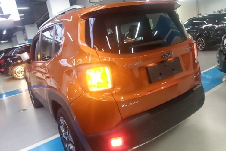 Used Jeep Renegade 2017 180TS Automatic All-Wheel Drive Versatile Edition Rear Left 45 Deg