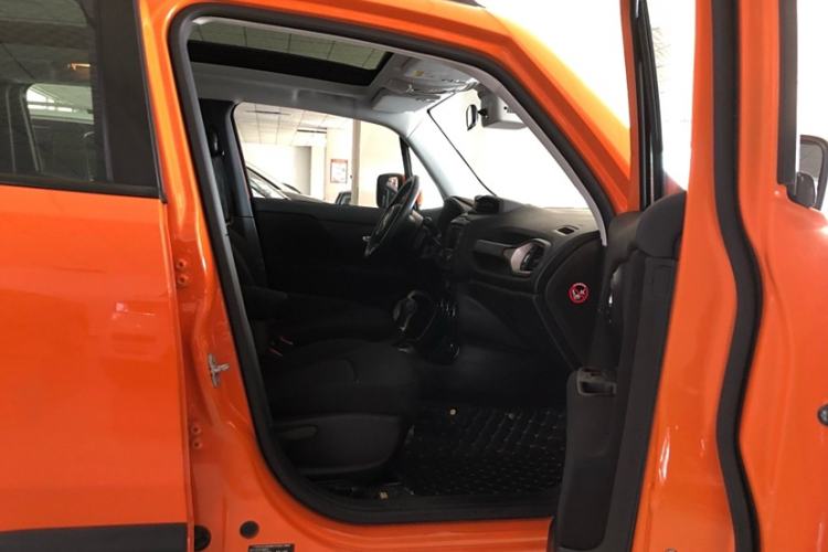 Used Jeep Renegade 2017 180T Automatic High-Energy Version Right Front Seat