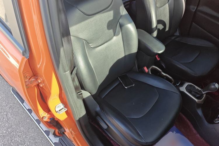 Used Jeep Renegade 2017 180T Automatic High-Energy Version Right Front Seat