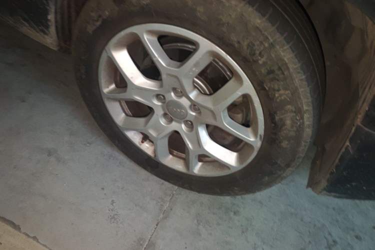 Used Jeep Renegade 2017 180T Automatic High-Energy Version Right Front Wheel Hub