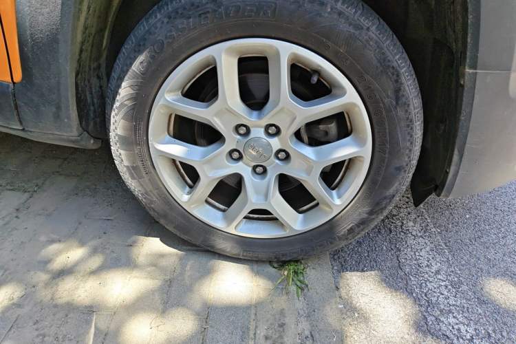 Used Jeep Renegade 2017 180T Automatic High-Energy Version Right Front Wheel Hub