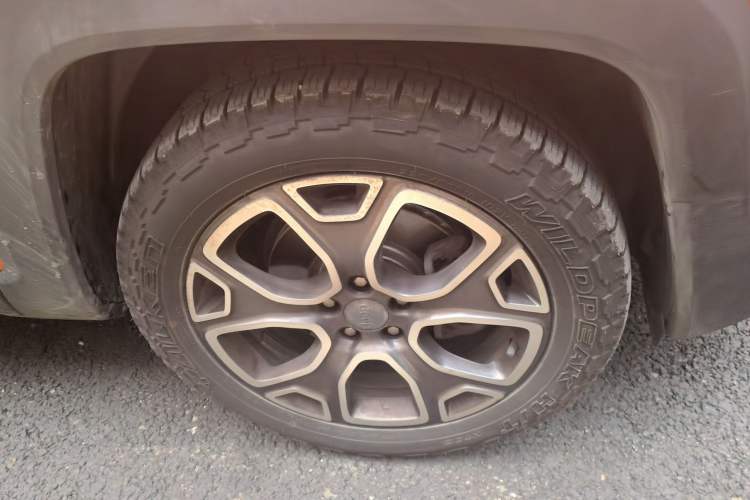 Used Jeep Renegade 2017 180T Automatic Smart Version Right Front Wheel Hub