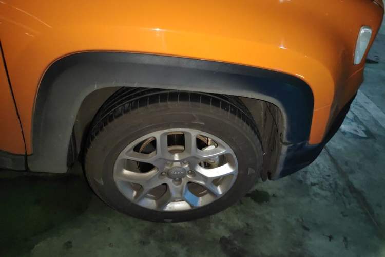 Used Jeep Renegade 2017 180T Automatic High-Energy Version Right Front Wheel Hub