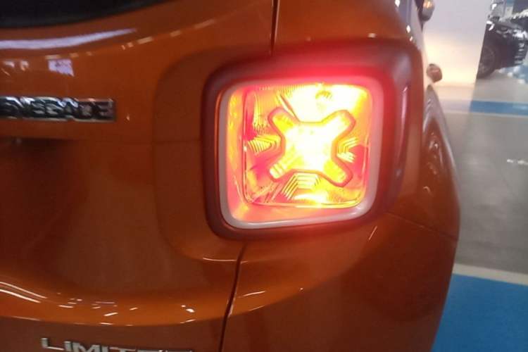 Used Jeep Renegade 2017 180TS Automatic All-Wheel Drive Versatile Edition Right Rear Taillight
