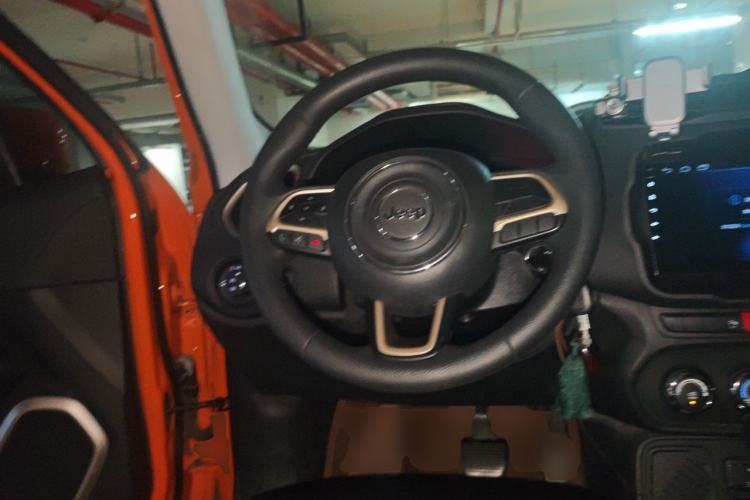 Used Jeep Renegade 2017 180T Automatic High-Energy Version Steering Wheel