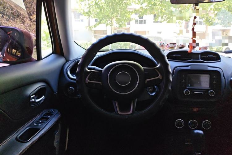 Used Jeep Renegade 2017 180T Automatic High-Energy Version Steering Wheel