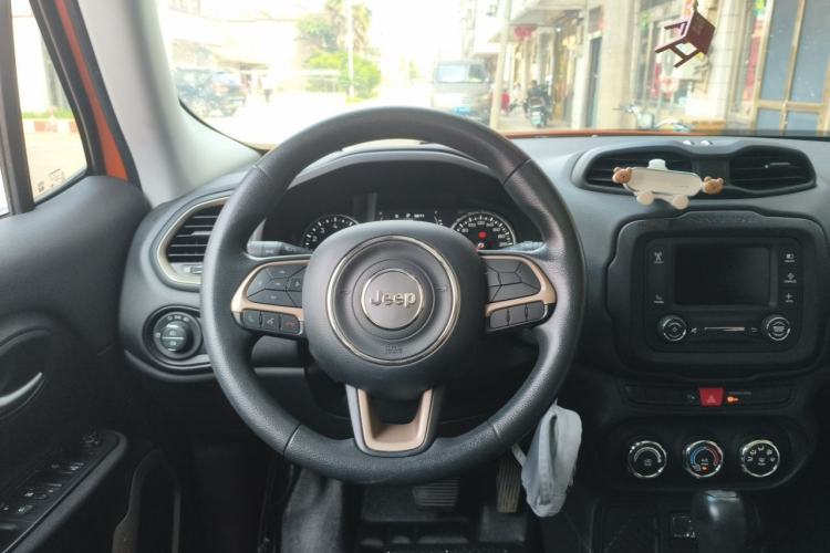 Used Jeep Renegade 2017 180T Automatic High-Energy Version Steering Wheel