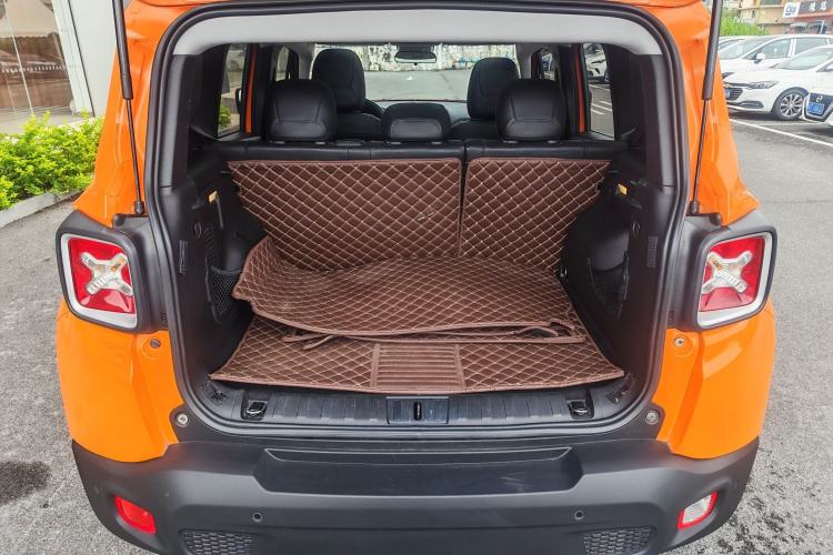 Used Jeep Renegade 2017 180T Automatic Smart Version Trunk