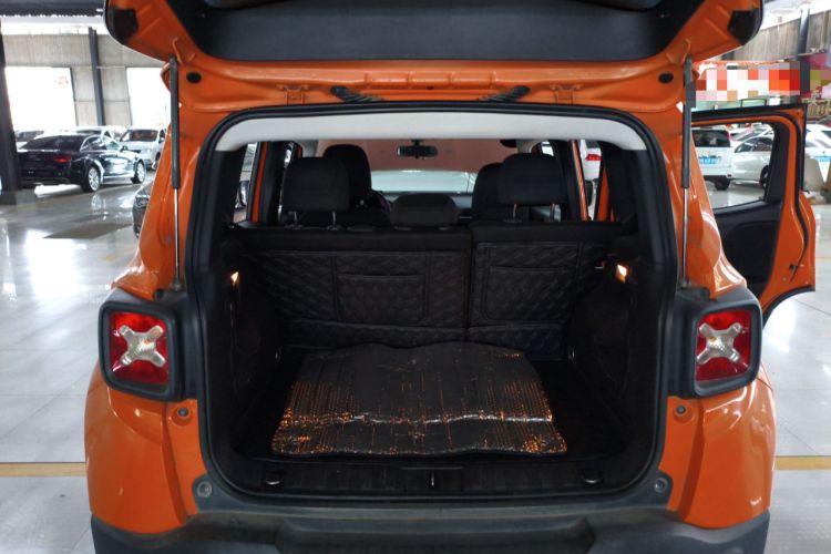 Used Jeep Renegade 2017 180T Automatic High-Energy Version Trunk