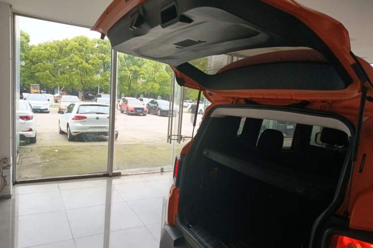 Used Jeep Renegade 2017 180T Automatic High-Energy Version Trunk
