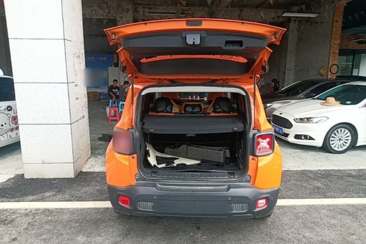Used Jeep Renegade 2017 180T Automatic High-Energy Version Trunk