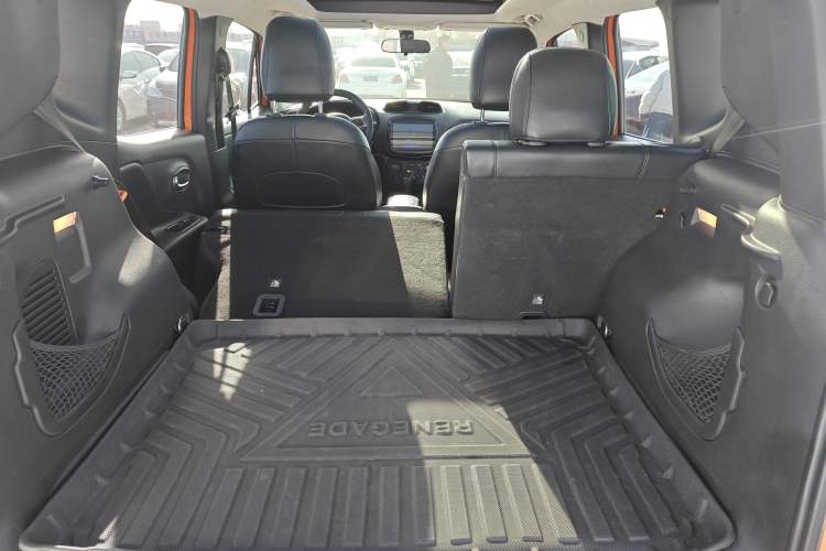 Used Jeep Renegade 2017 180T Automatic High-Energy Version Trunk