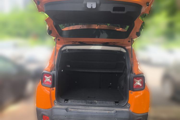 Used Jeep Renegade 2017 180T Automatic Jingneng Edition Trunk