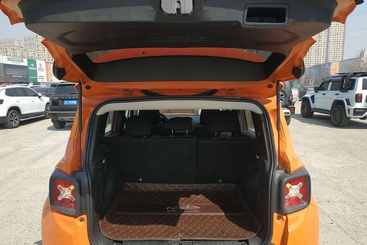 Used Jeep Renegade 2017 180T Automatic Kinetic Edition+ Trunk