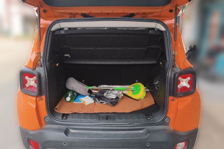 Used Jeep Renegade 2017 180T Automatic High-Energy Version Trunk
