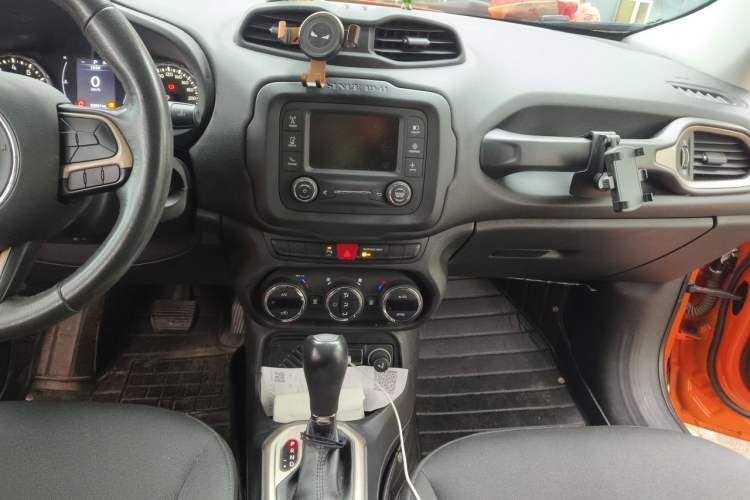 Used Jeep Renegade 2017 180T Automatic Jingneng Edition Audio And AC Panel