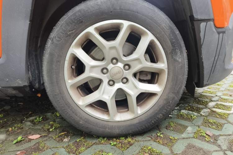 Used Jeep Renegade 2017 180T Automatic Jingneng Edition Right Front Wheel Hub
