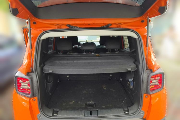 Used Jeep Renegade 2017 180T Automatic Jingneng Edition Trunk